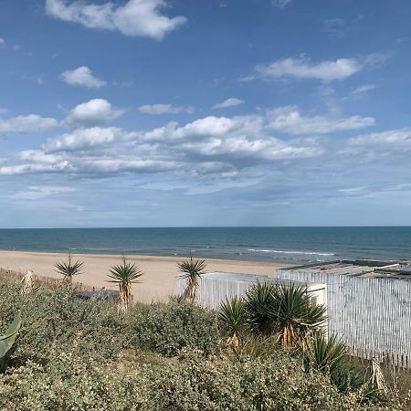 Nid Douillet Dans Les Coursives Du Village Naturiste Du Cap D Agde Bagian luar foto