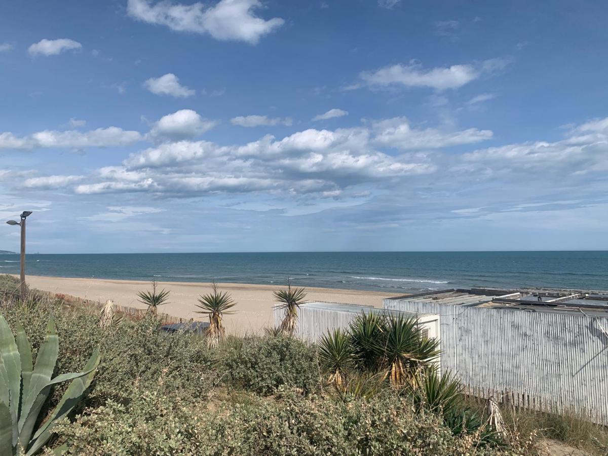 Nid Douillet Dans Les Coursives Du Village Naturiste Du Cap D Agde Bagian luar foto