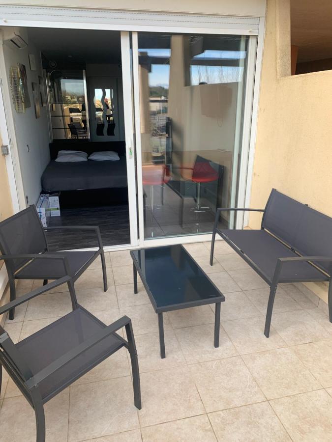 Nid Douillet Dans Les Coursives Du Village Naturiste Du Cap D Agde Bagian luar foto